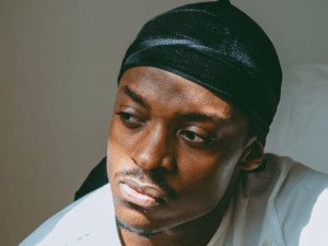 man in white shirt and durag