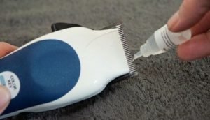 applying oil on hair clipper
